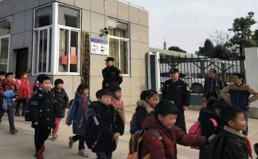 爱护校园环境的倡议书通用8篇